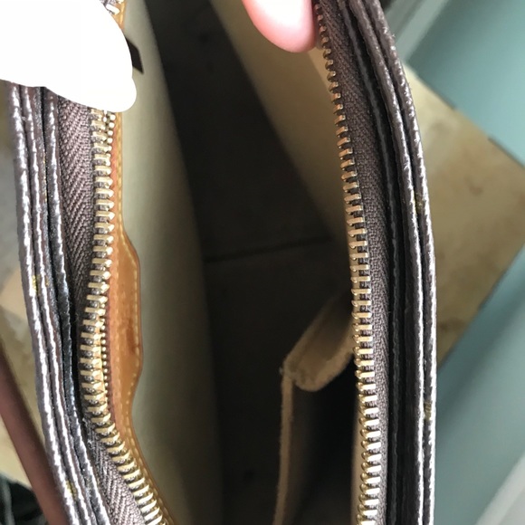 Authentic Louis Vuitton vintage shoulder bag - Picture 7 of 8